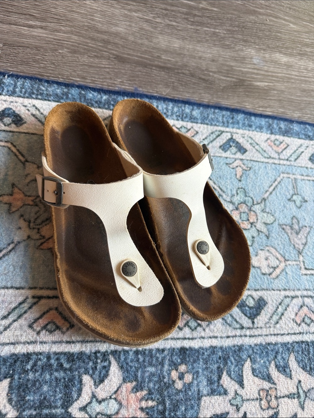 Birkenstock Gizeh white sandals. Size 38.